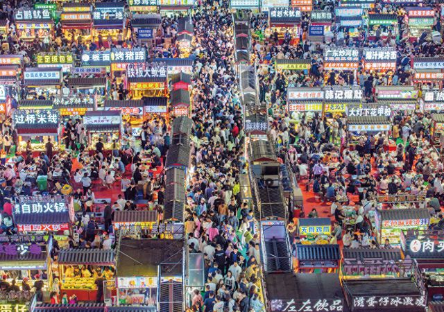 2025年国内十大新闻_大学生就业政策_2025年两会经济增速目标
