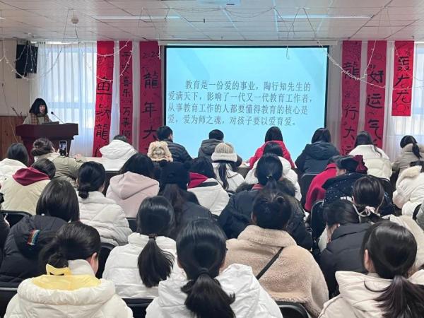 成都市锦江区幼儿园学期总结_小班幼儿手指游戏教研专题小结_成都童蒙幼儿园教研成果汇报
