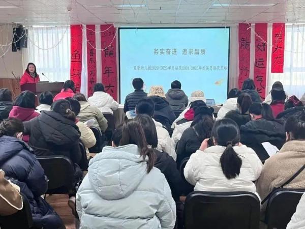 小班幼儿手指游戏教研专题小结_成都市锦江区幼儿园学期总结_成都童蒙幼儿园教研成果汇报