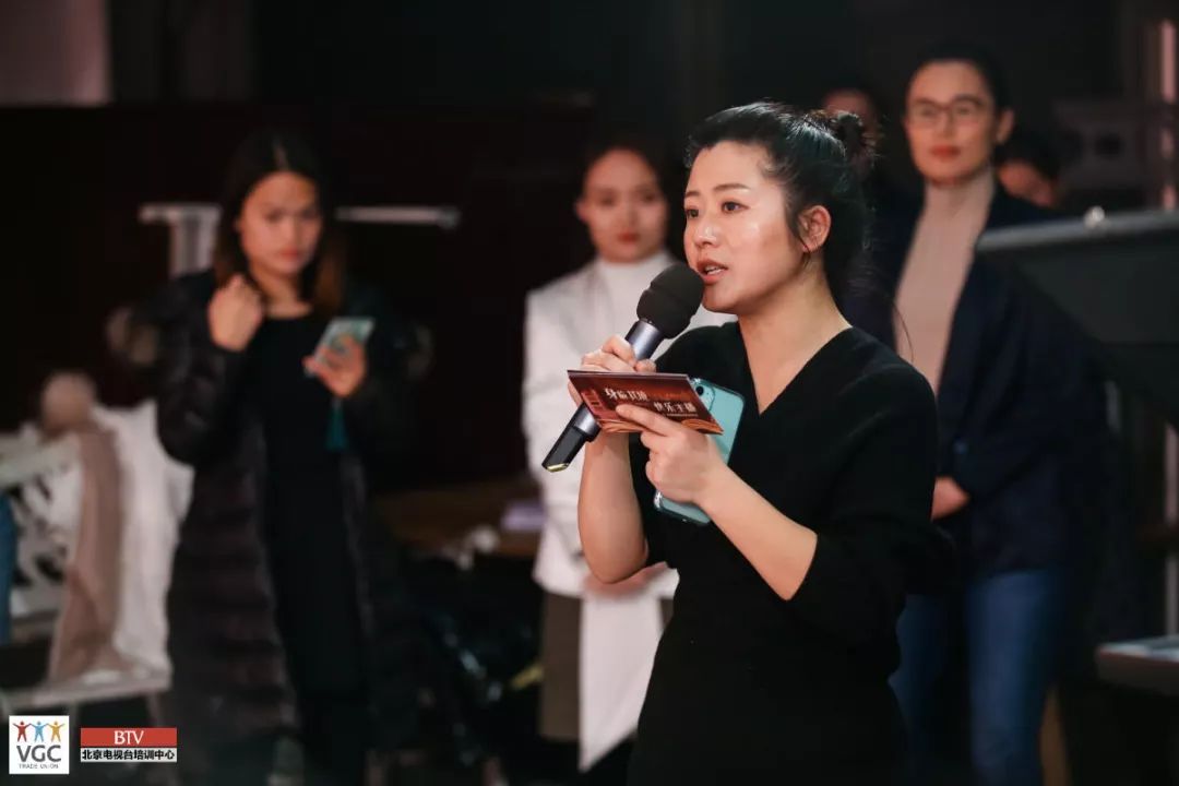 电视新闻片配音的配音方式_[技巧交流]电视新闻配音的特点_新闻频道配音