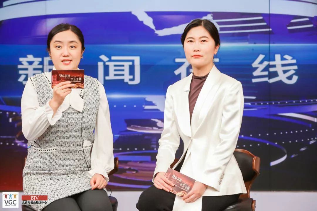 新闻频道配音_[技巧交流]电视新闻配音的特点_电视新闻片配音的配音方式