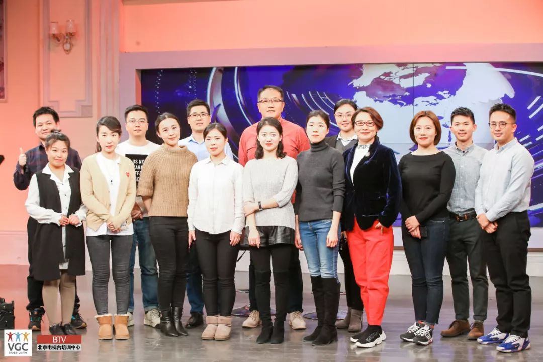 电视新闻片配音的配音方式_[技巧交流]电视新闻配音的特点_新闻频道配音
