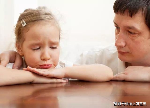 缺乏社交自信的原因_培养孩子自信心_孩子不自信的表现