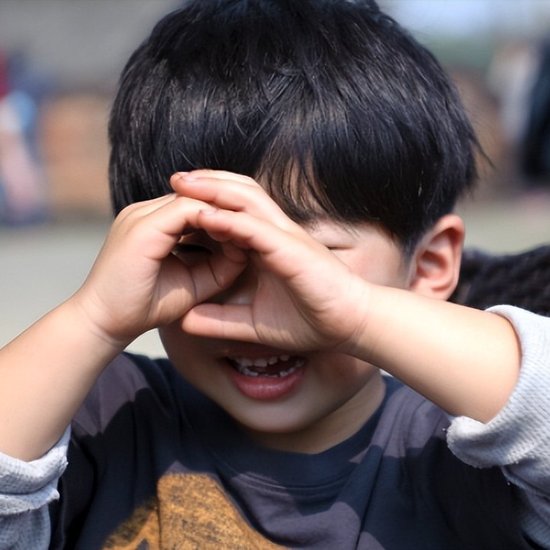 孩子胆小如何引导_12步克服胆怯社交恐惧_培养孩子勇气的方法