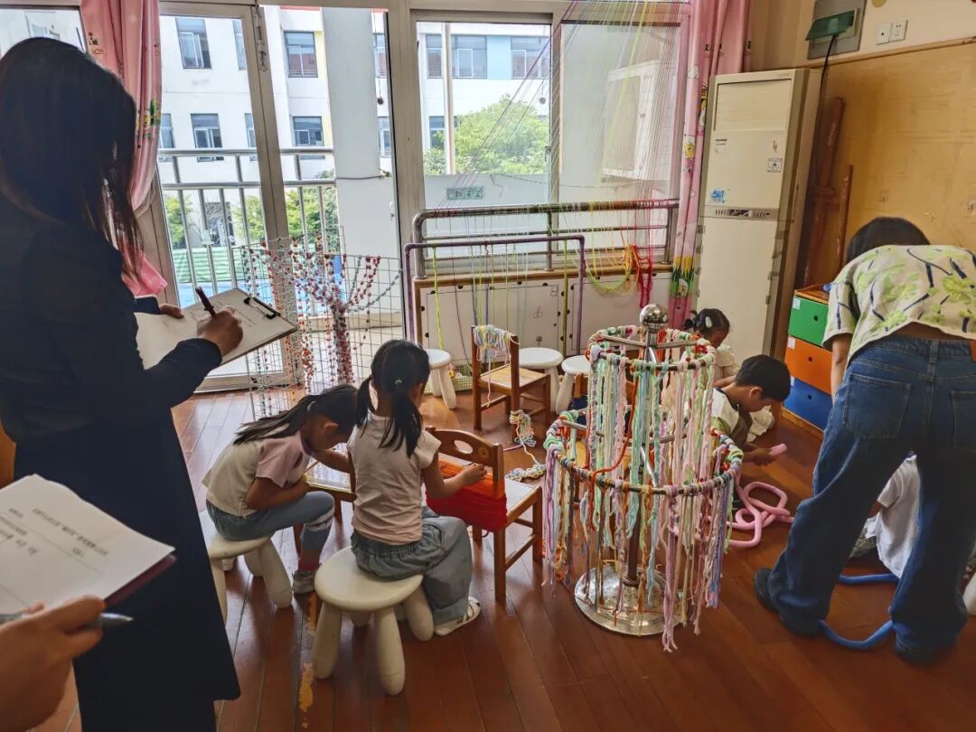 幼儿编织材料投放策略_编织馆游戏教研活动_小班幼儿手指游戏教研专题小结