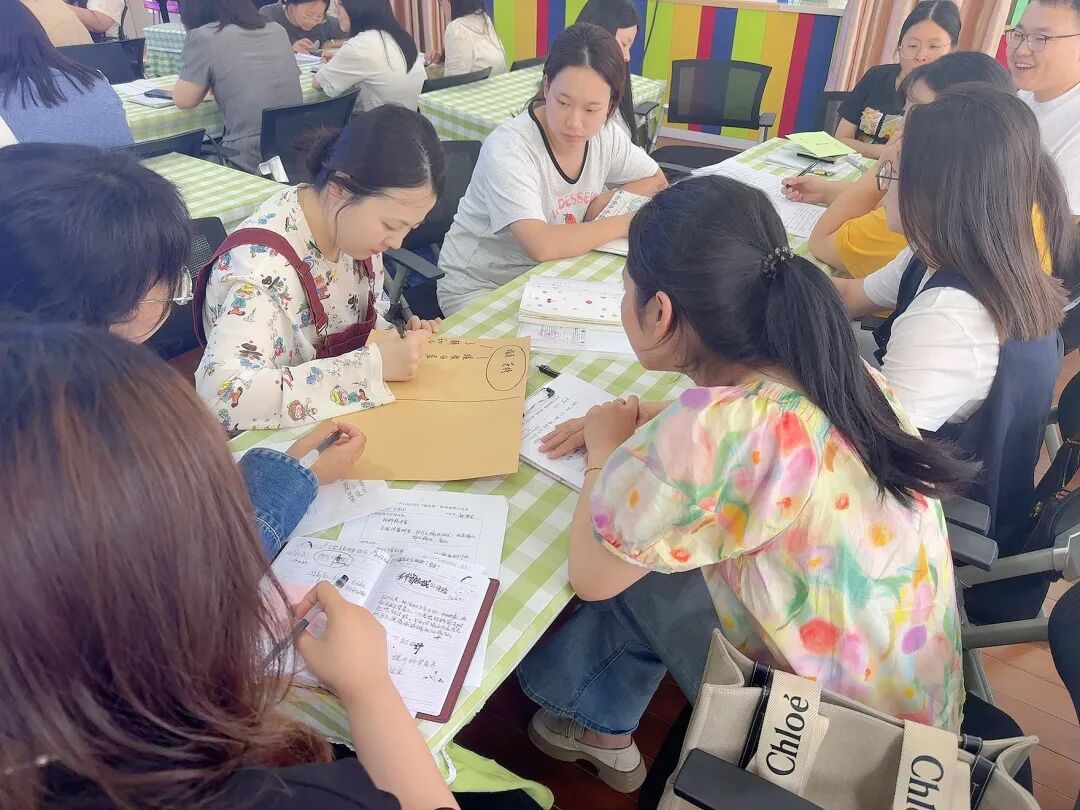 编织馆游戏教研活动_小班幼儿手指游戏教研专题小结_幼儿编织材料投放策略