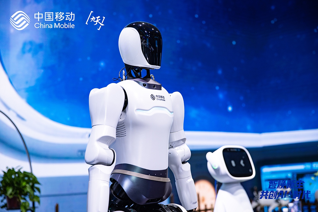 _情感社交机器人_ 中国移动家庭服务机器人 