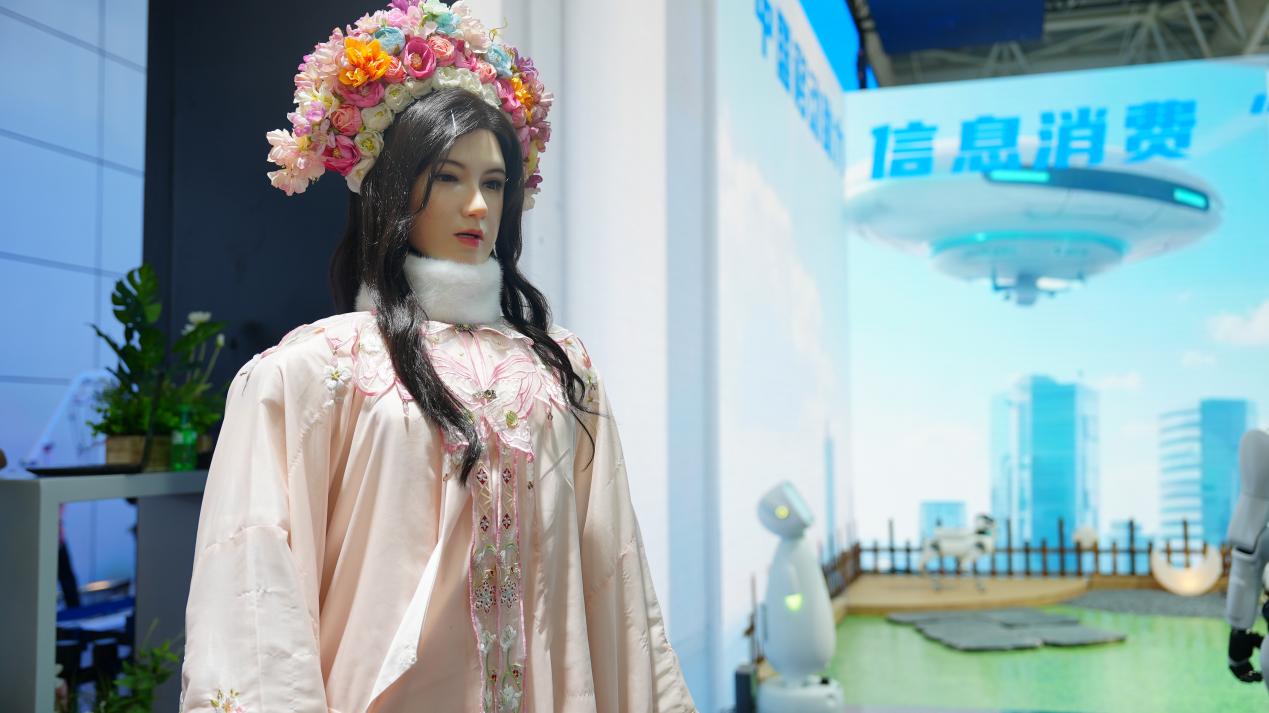 _情感社交机器人_ 中国移动家庭服务机器人 