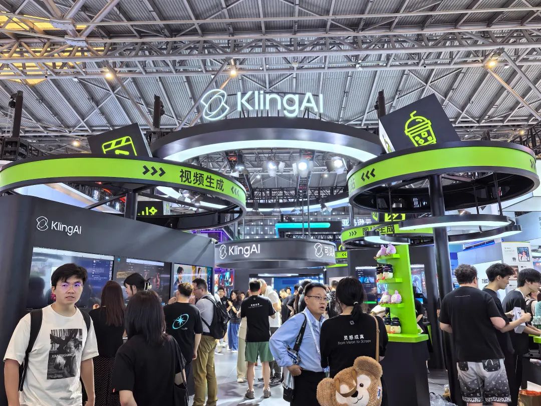  WAIC 2025人工智能大会 __情感社交机器人