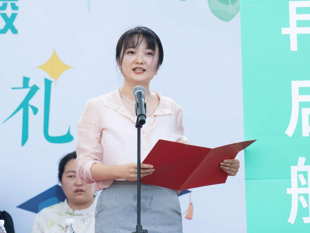 2024届毕业典礼_校优省优毕业生新闻稿模板_优秀毕业生表彰