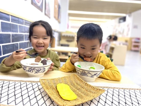 幼儿园环境观摩教研活动_小班游戏专题小结_幼儿园区域游戏指导