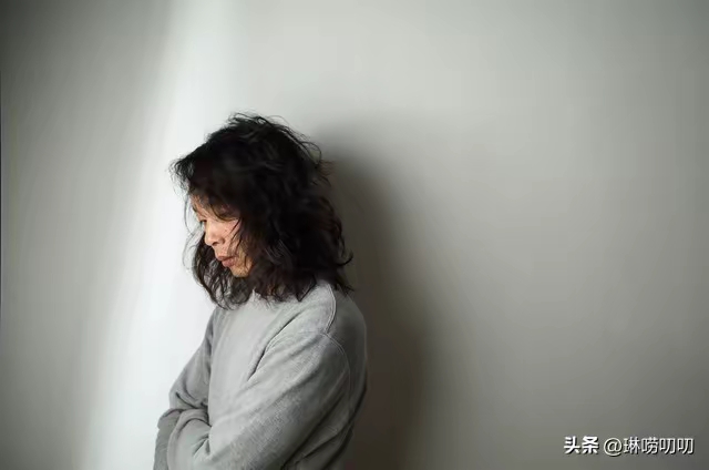 社交断联症_社交网络让我们更孤独_信任破产社交心理