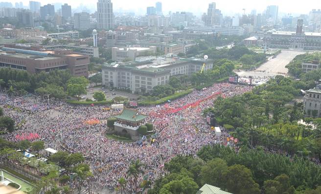 14.5万民众上街怒吼蔡英文 "烽火九月"台湾民怨燎原